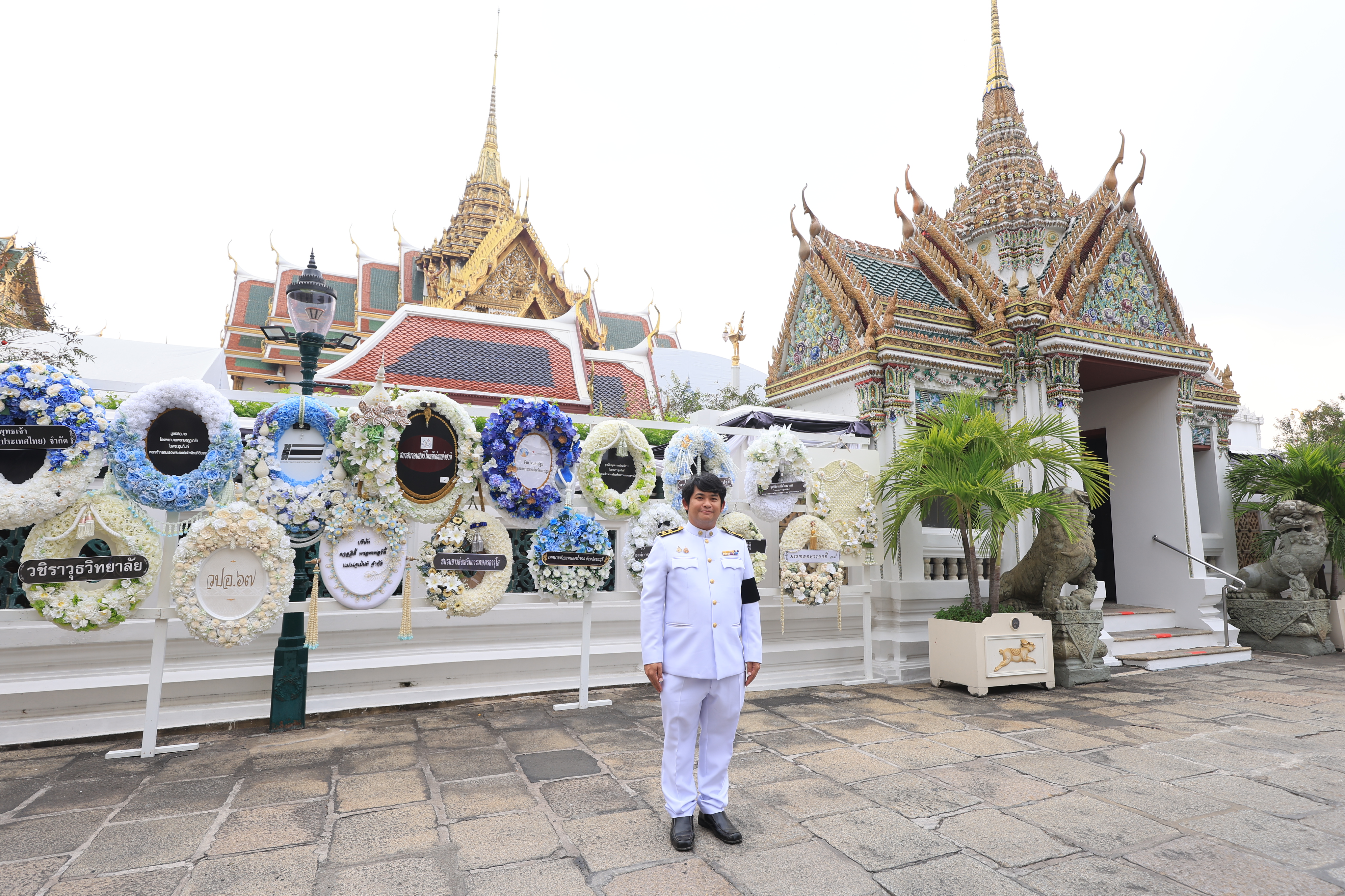 title - คณะผู้บริหาร ส.ป.ก. ร่วมผลัดเวรเฝ้าฯ พระพิธีธรรมสวดพระอภิธรรมพระบรมศพ สมเด็จพระนางเจ้าสิริกิติ์ พระบรมราชินีนาถ พระบรมราชชนนีพันปีหลวง